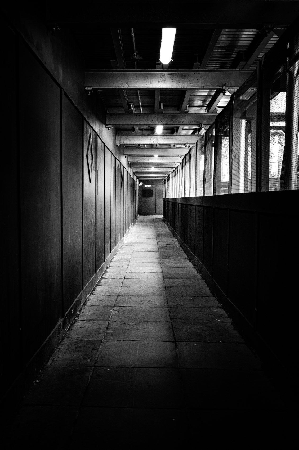 The Long Corridor. New York.