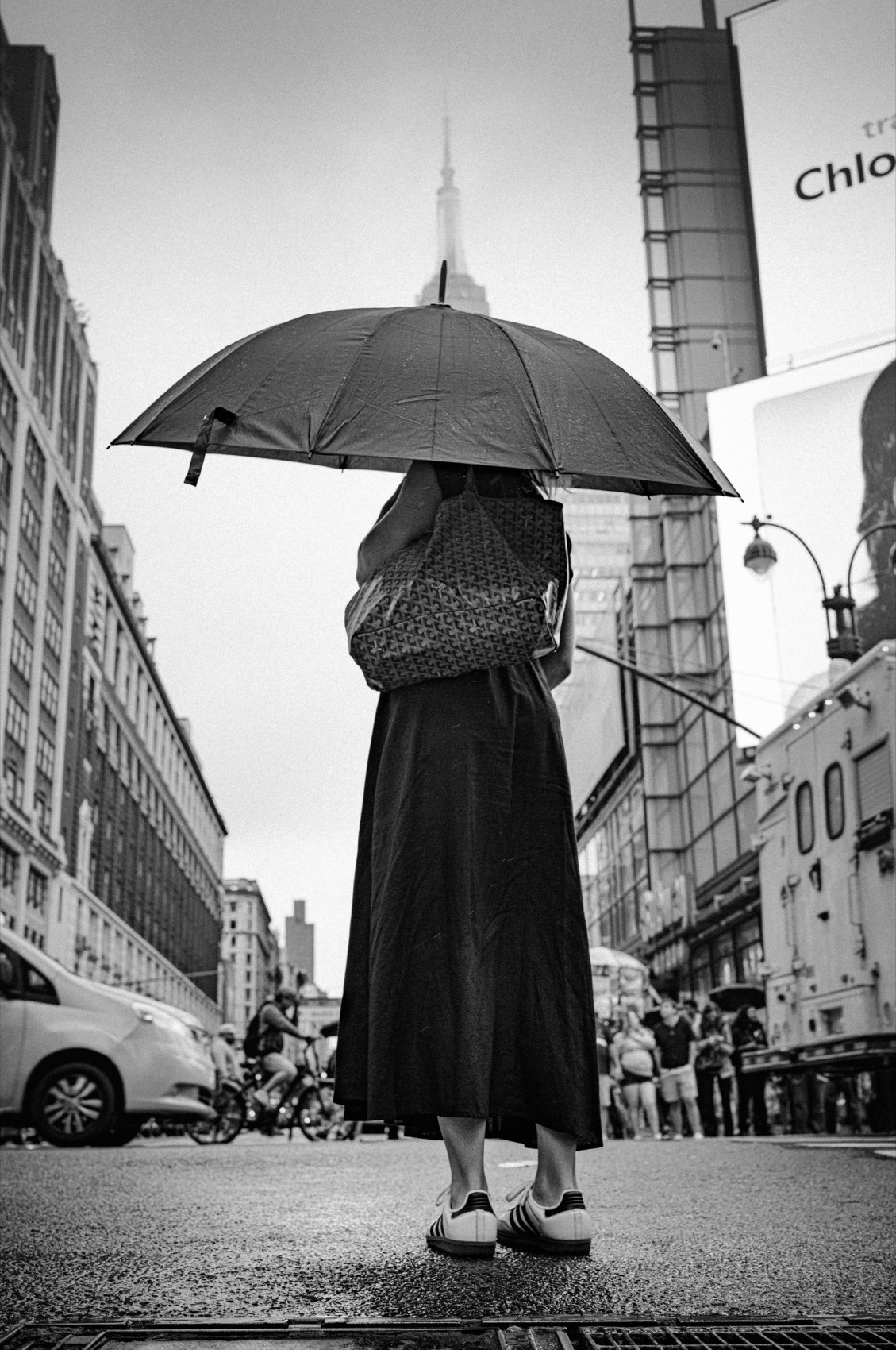 The Black Umbrella. New York.