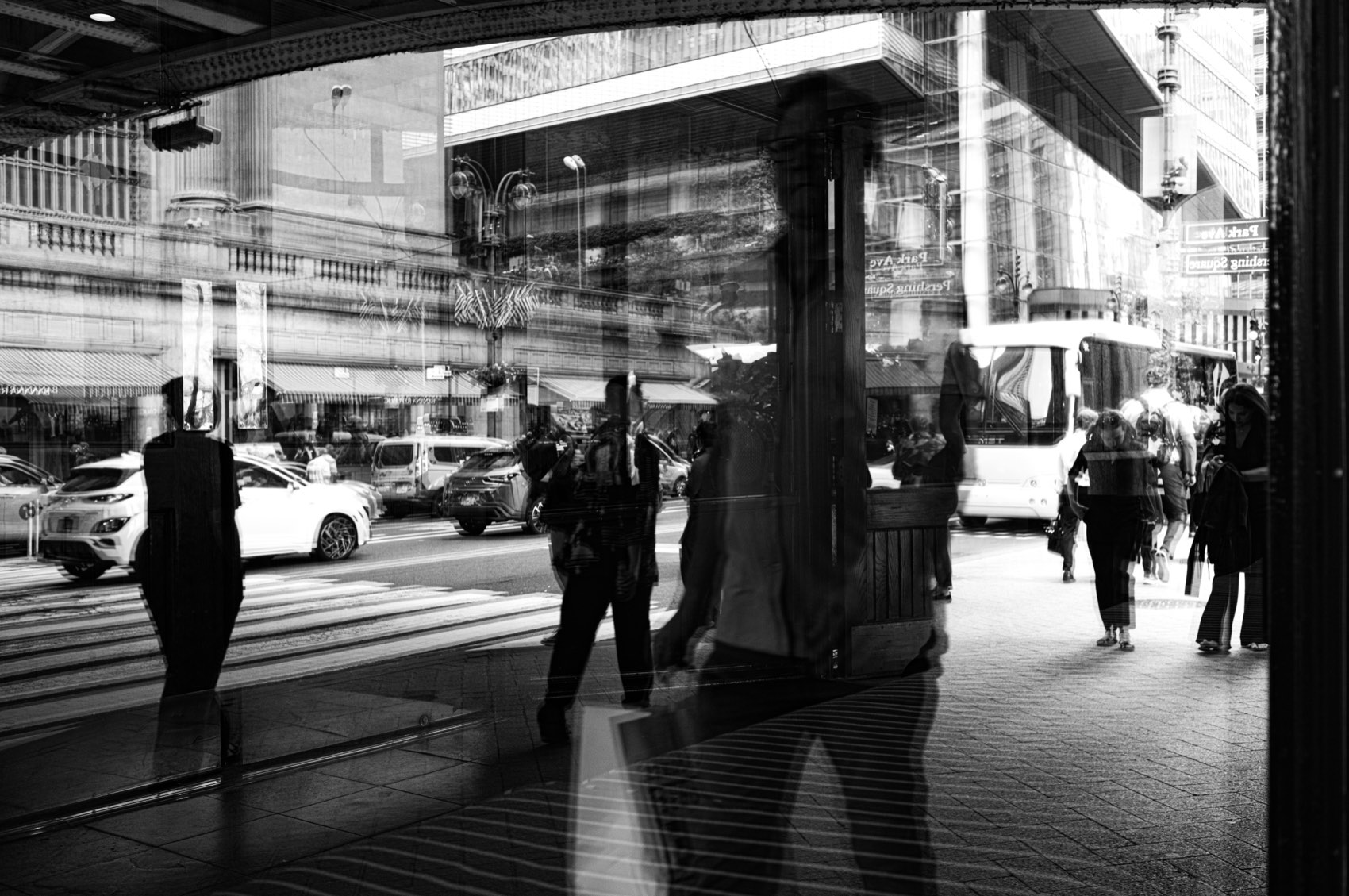 Glass and Traffic. New York.